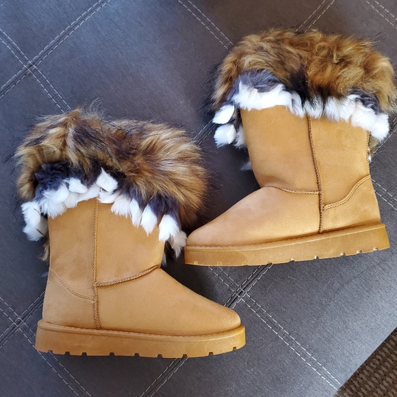 New! Camel Mid Calf Furry Winter Boots - Picture 4 of 5